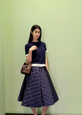 普拉达 最新款 水晶领短袖针织衫(KX*MM)