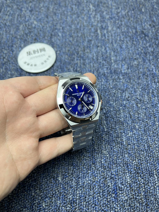 江诗丹顿 Overseas 8F纵横四海计时系列5500V 5520V 蓝色盘 男士腕表 表径42.5mm 升级版V3版 搭载7750改Cal.5200 商品图2