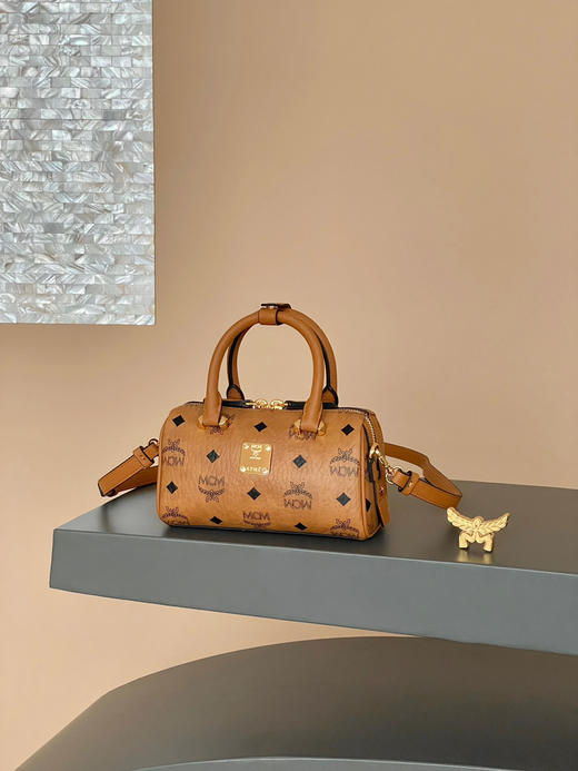 秋冬特惠💰760 原单MCM 原厂皮 𝐎𝐫𝐢𝐠𝐢𝐧𝐚𝐥 𝐦𝐢𝐧𝐢迷你波士顿包MWBAASE03CO001 经典干邑色 商品图3