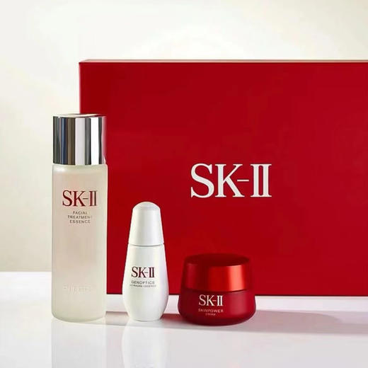 天生闪耀【新年修护奢享礼盒】淄博专属 SK-II全能抗老美白套装 神仙水230ml+小灯泡50ml+大红瓶面霜80g➕眼霜15g，焕亮紧致一步到位，新版旧版随机发货 商品图3
