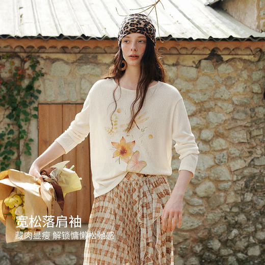 欧芮儿2026春新款莱赛尔手绘印花长袖T恤女慵懒风落肩袖宽松上衣 商品图1