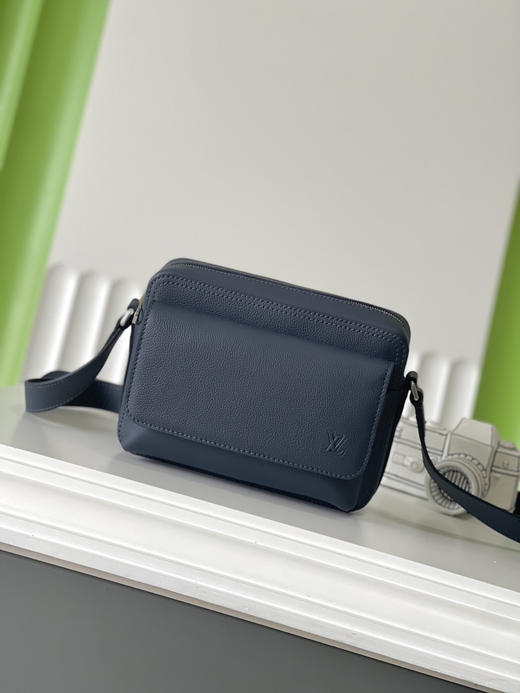 秋冬特惠💰780 原单LV M15260 尺寸：24×18×9cm BOARDING 全皮邮差包 变码芯片 商品图0