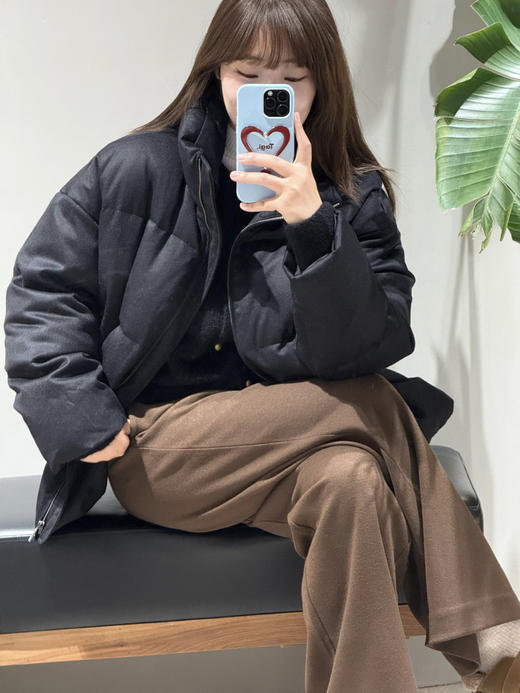 1229-3 渠道夯货 小禾 25冬季新款 女士抱抱羽绒服 轻盈保暖 商品图3