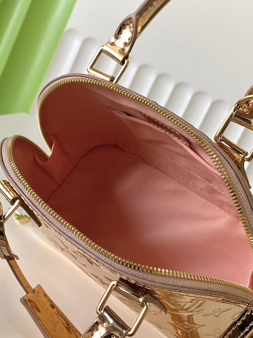 秋冬特惠💰850 原单LV M27037 尺寸：23.5×17.5×11.5cm ALMA BB 漆皮贝壳包 变码芯片 商品图7