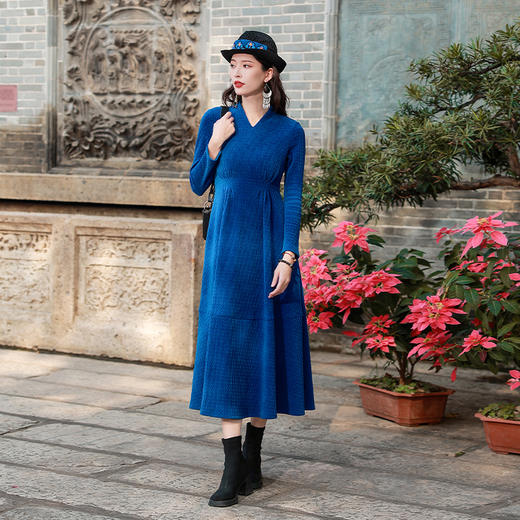 【冬季爆款现货】乾坤风月绒感连衣裙 商品图2