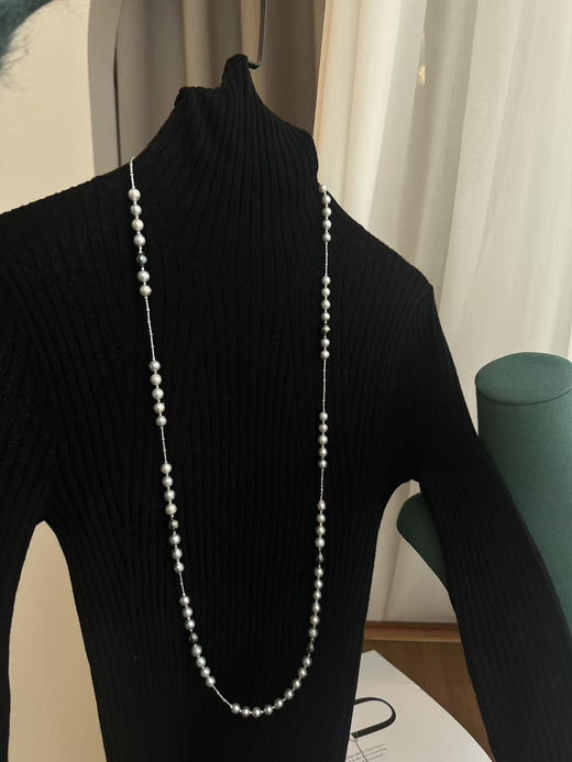 一条100cm的福利款毛衣链，全海水珍珠，7-11mm，纯银配件。微瑕巴洛克。光好有瑕疵，整体质感大气很值钱的视觉感。也很有量感‼️
超高性价比。
福利，可以做2条。
喜欢的宝子来约。 商品图0