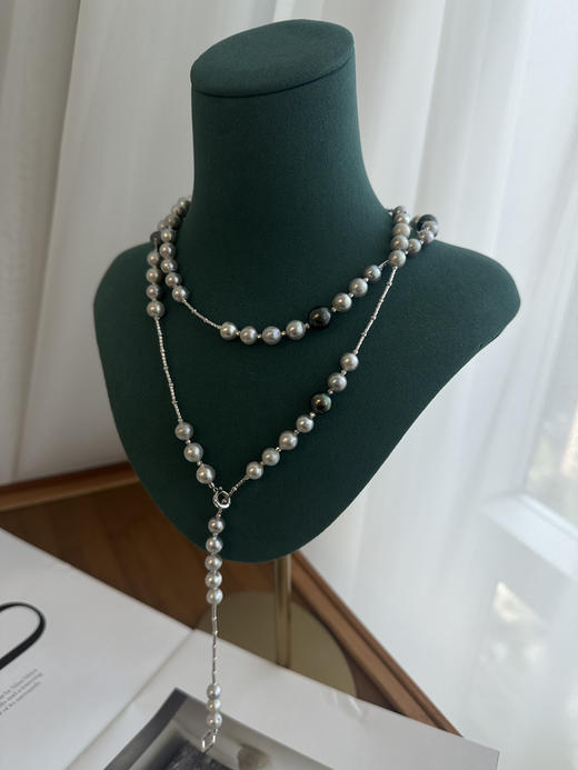 一条100cm的福利款毛衣链，全海水珍珠，7-11mm，纯银配件。微瑕巴洛克。光好有瑕疵，整体质感大气很值钱的视觉感。也很有量感‼️
超高性价比。
福利，可以做2条。
喜欢的宝子来约。 商品图7