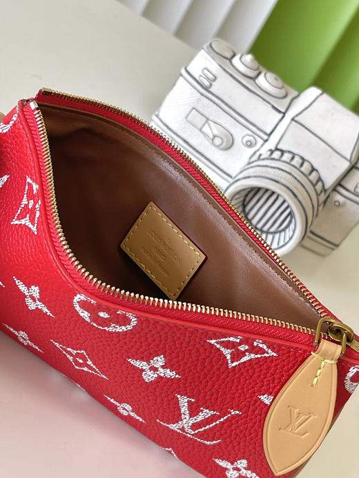 秋冬特惠💰1250 原单LV M24420红 尺寸：40×26×23cm SPEEDY P9 全皮枕头包 变码芯片 商品图8