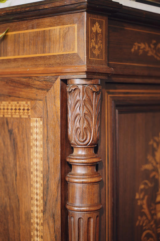 独角鹿西洋古董19世纪末法国出品路易十六风格大理石台面装饰繁花卷叶主题细木镶嵌桃花芯木边柜 商品图6