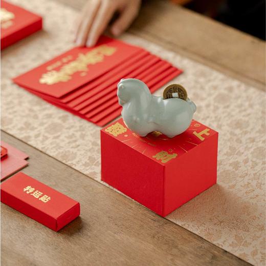   2026马上有钱马上赚！汝瓷世家汝山明出品 非遗汝瓷「有钱马」新春摆件/礼盒陶瓷 商品图6