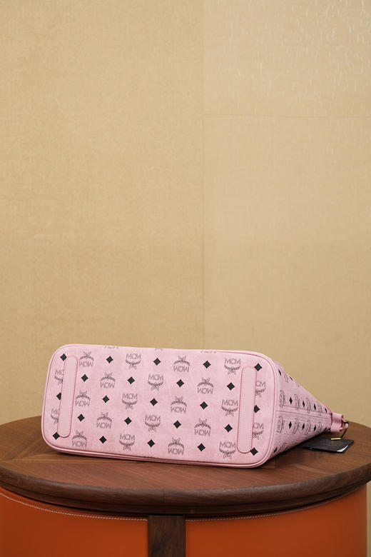 秋冬特惠💰900 原单MCM 原厂皮 新配色 中号粉色双面购物袋MWPCSVI01CO001 Soft Pink粉色 商品图7