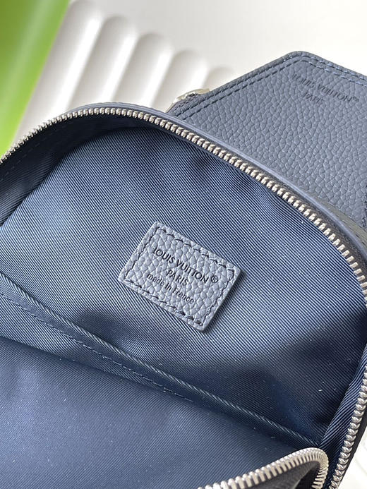 秋冬特惠💰800 原单LV M15269 尺寸：33×16×5.7cm AUENUE 全皮单肩胸包 变码芯片 商品图8