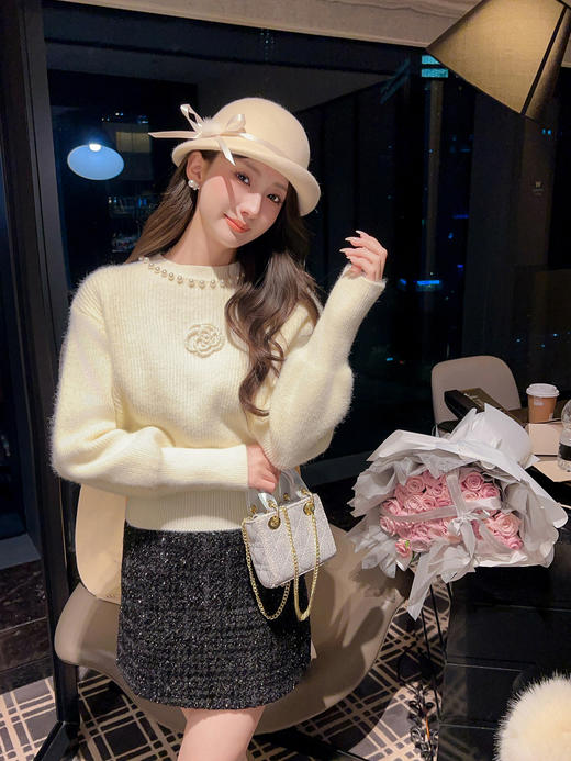 张心子【黑白柏林】赫本风气质高级山茶花珍珠领毛衣 U2512004 商品图2