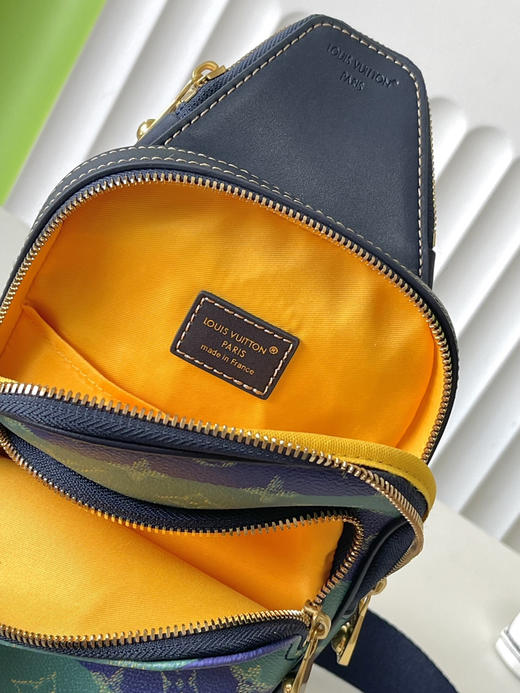 秋冬特惠💰750 原单LV M26419 尺寸：30×16×5.7cm AUENUE 条纹单肩胸包 变码芯片 商品图7