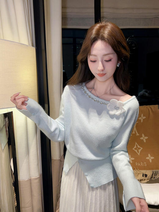 张心子【静谧热岛】秋冬保暖设计感立体花镶钻毛衣 U2601040 商品图7