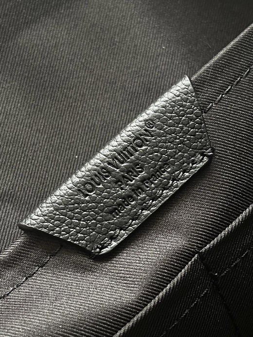 秋冬特惠💰980 原单LV M15262 尺寸：43×38×15cm FASTLINE 全皮男士大号双肩包 变码芯片 商品图8