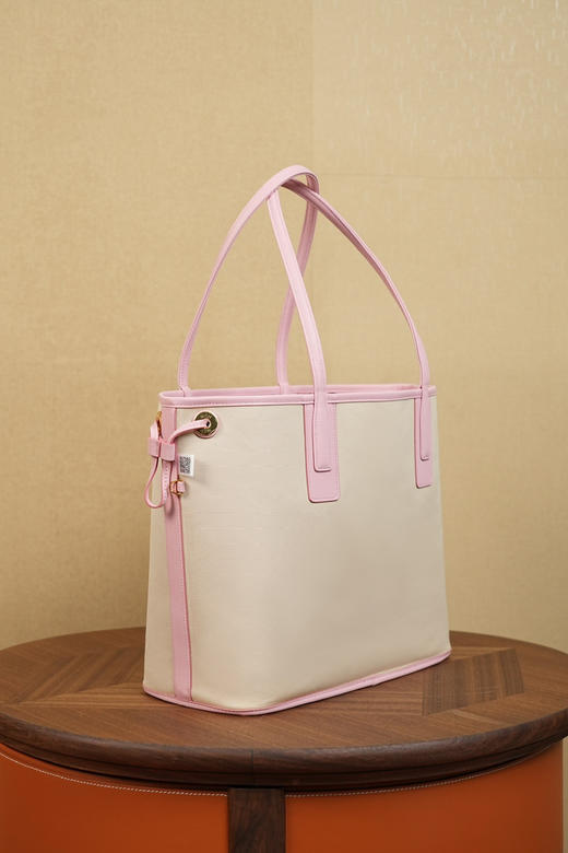 秋冬特惠💰900 原单MCM 原厂皮 新配色 中号粉色双面购物袋MWPCSVI01CO001 Soft Pink粉色 商品图6