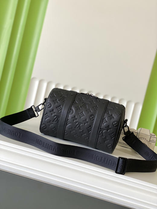 秋冬特惠💰800 原单LV M26750 尺寸：27.5×16.5×15cm CITY KEEPALL 全皮枕头包 变码芯片 商品图2