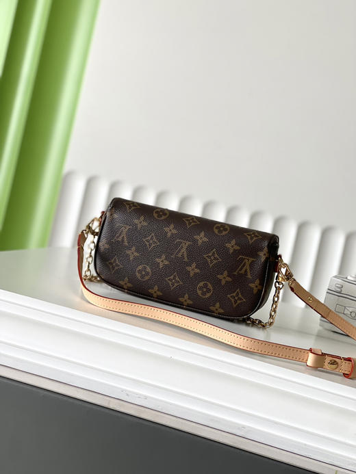 秋冬特惠💰700 原单LV M15148 尺寸：23.5×12×4.3cm CHAIN IVY 链条斜挎包 变码芯片 商品图2