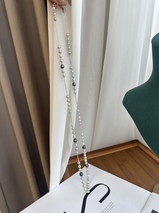 一条100cm的福利款毛衣链，全海水珍珠，7-11mm，纯银配件。微瑕巴洛克。光好有瑕疵，整体质感大气很值钱的视觉感。也很有量感‼️
超高性价比。
福利，可以做2条。
喜欢的宝子来约。 商品图10