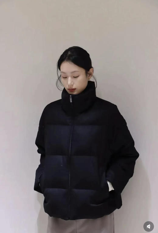 1229-3 渠道夯货 小禾 25冬季新款 女士抱抱羽绒服 轻盈保暖 商品图0