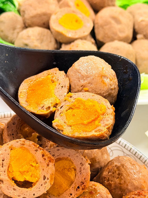 🔥连炫两包，【潮管家·爆浆咸蛋黄牛肉丸】太香了！🌈手工捶打制作，肉质Q弹滑嫩，😋咸蛋黄夹心一咬爆浆，顺丰冷链发货 💰日常价：180元/4包 商品图6