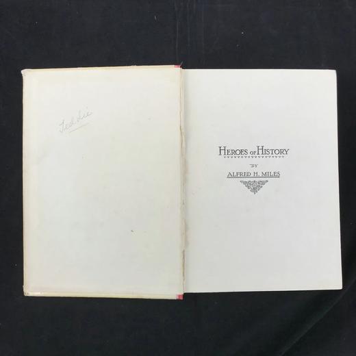 约20世纪早期 历史英雄故事集 8幅彩色与大量黑白文件插图 布脊精装18开 商品图2