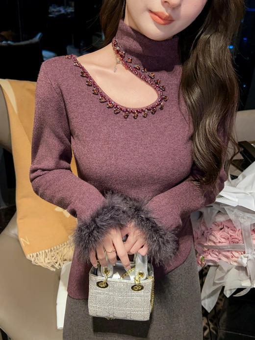 张心子【温暖壁炉】半高领手袖羽毛挖空镶钻上衣 U2601003 商品图10