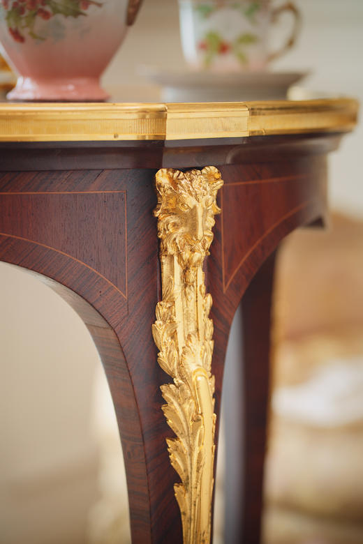 独角鹿西洋古董19世纪末法国出品花叶主题铜鎏金精雕嵌大理石台面装饰细木镶嵌桃花芯木圆桌 商品图4