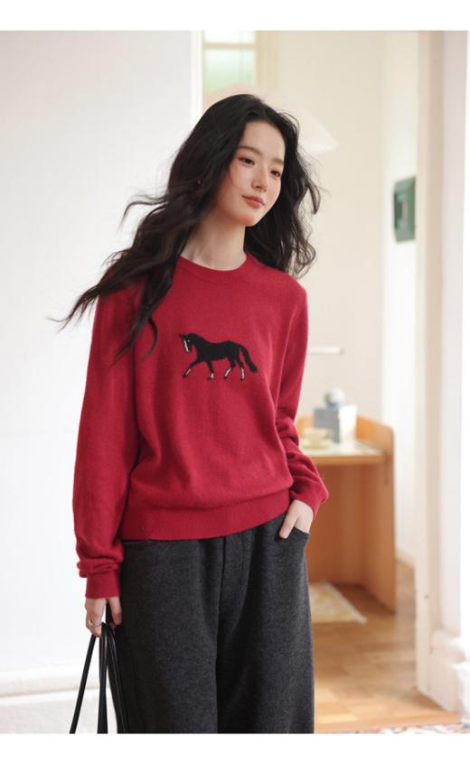 🔥【马年好运款红色休闲毛衣合集】—— 💥好运翻倍的显白红色系 "发财红"翻领纽扣针织衫✨柔软包芯纱亲肤面料，秋冬穿超舒服。 商品图4