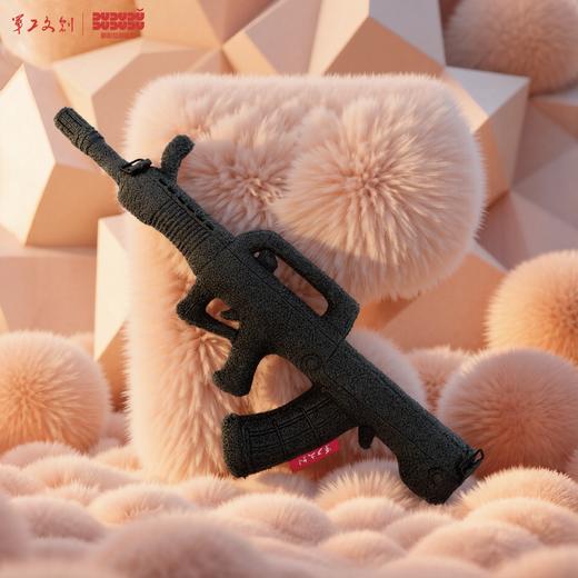 【军工文创官方出品 1:1等比例复刻 可做U型枕】QBZ-95毛绒步枪（硬核软萌 黑色/粉色）ds（jc） 商品图1