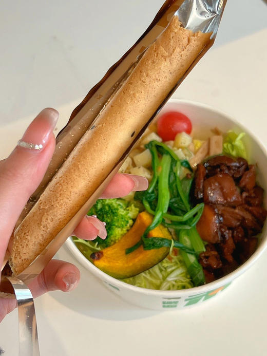 【小叉叉黄油鸡蛋卷礼盒(铁盒)装400g】 49.9 他家蛋卷不犹豫直接买❗ ✅口感比美心好，价格低1/3 ✅传统手工制作，送礼有面 ✅高颜值礼盒。 商品图3