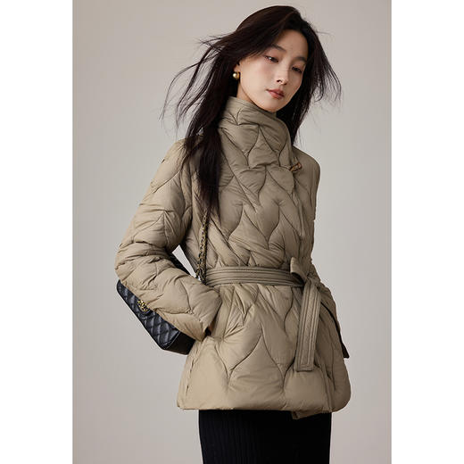 VICTORIA&VERA冬季【温雅序曲】系带收腰设计菱形绗缝羽绒服牛角扣立领短款气质修身GAO级DA牌感 商品图7