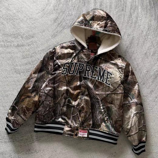 D123010联名款 FW25 缎面徽标刺绣校队夹克外套男女同款 商品图9