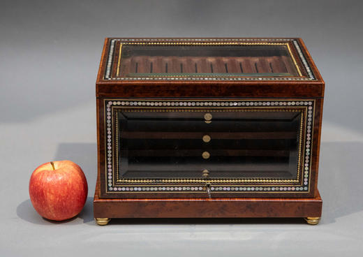 【已售】独角鹿西洋古董1850-1870年代法国拿破仑三世时期出品手绘描金嵌圆点纹母贝镶嵌水晶实木多层雪茄盒 商品图2