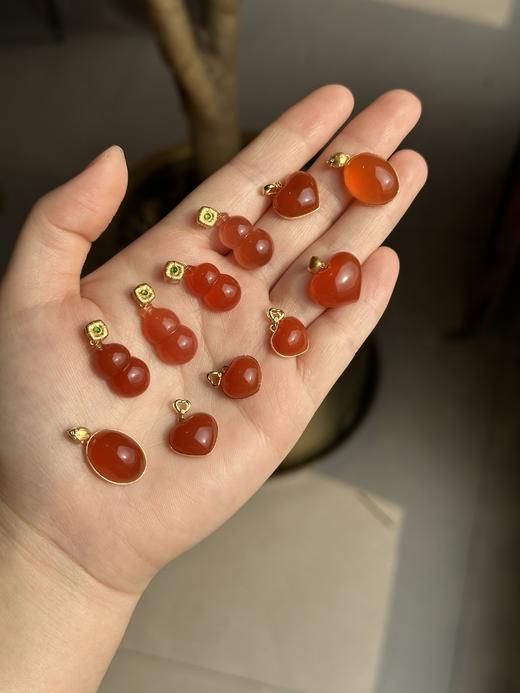 年末福利回馈保山冰红系列！#1k➕带走金镶精品宝石级别南红吊坠～这价格太香了！保山冰红！南红届的珠宝💎宝石级别，无与伦比的美感与艳丽！胶质感、荧光感、玉质感都非常顶的上等品相！ 商品图9