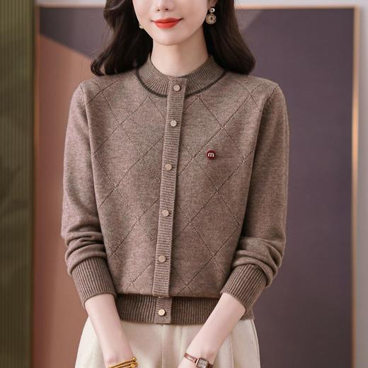 CC秋冬气质半高领衫 菱形纹撞色边单排扣修身针织衫短款上衣 商品图3