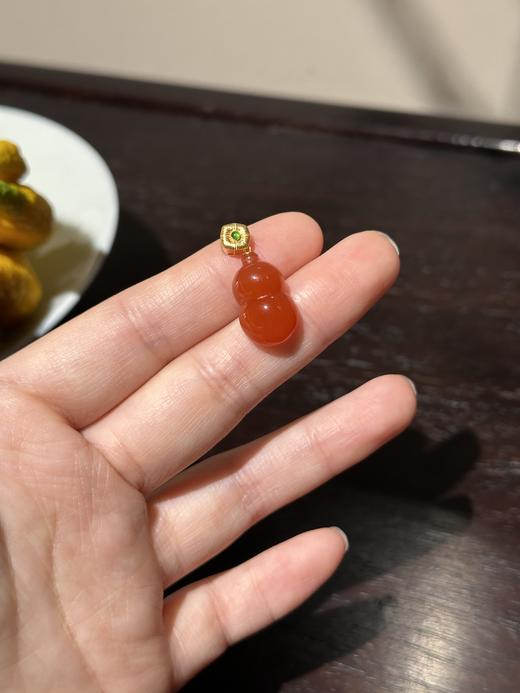 年末福利回馈保山冰红系列！#1k➕带走金镶精品宝石级别南红吊坠～这价格太香了！保山冰红！南红届的珠宝💎宝石级别，无与伦比的美感与艳丽！胶质感、荧光感、玉质感都非常顶的上等品相！ 商品图11