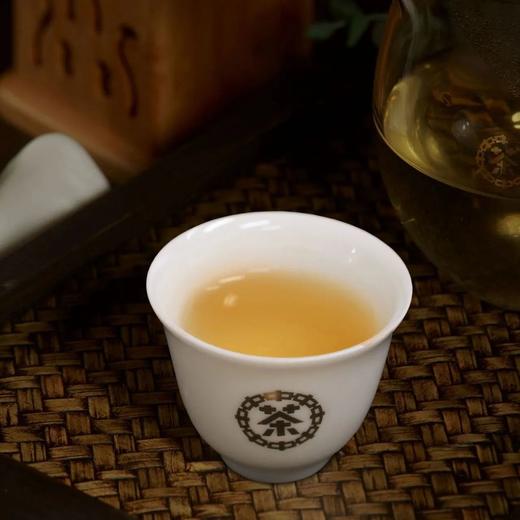 5812 2023年玉兔仙生生肖白茶饼357g 商品图3