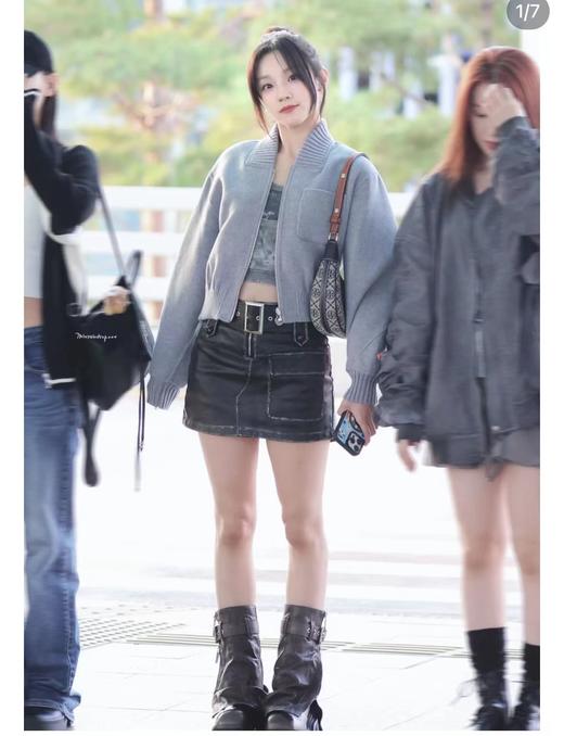 D123033新品老花系列日常容量充足邮差包 商品图6