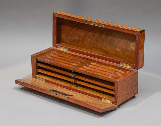 【已售】独角鹿西洋古董1850-1870年代法国拿破仑三世时期出品古典卷叶纹手绘黑漆描金镶嵌母贝实木多层雪茄盒 商品图0