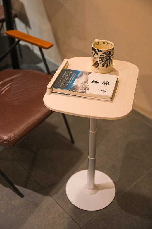 【文创爆款新品上新！】可落地三节伸缩阅读架（奶油白色）   儿童阅读读书神器   送礼礼物礼品    广西师范大学出版社 商品图2