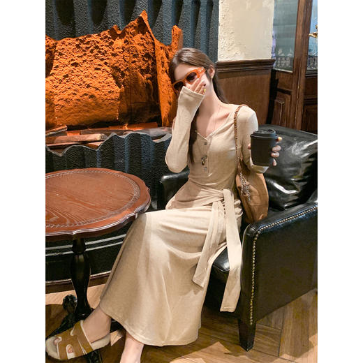 <曾小咸推荐>现货秒杀 ！微信超特价！韩系v领针织连衣裙 日常209.99 立减110 秒杀99.99！！ 商品图1