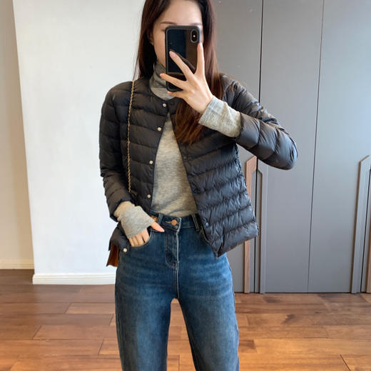 「老顾客福利— 95鹅绒服」洛诗琳气质轻薄短款鹅绒服简约圆领轻盈保暖羽绒服外套【5天左右发货】YD537261 商品图8