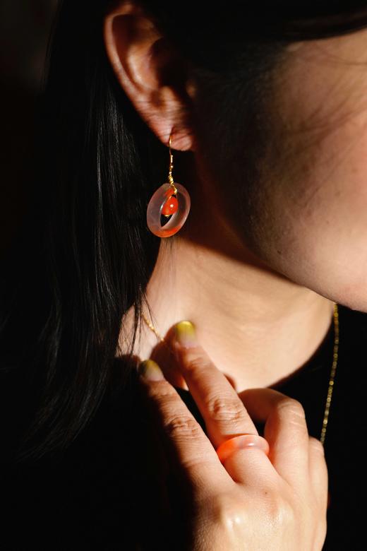 年末福利回馈保山冰红系列！#1k➕带走金镶精品宝石级别南红吊坠～这价格太香了！保山冰红！南红届的珠宝💎宝石级别，无与伦比的美感与艳丽！胶质感、荧光感、玉质感都非常顶的上等品相！ 商品图4