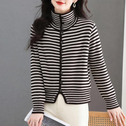 CC秋冬新款女士针织羊毛开衫翻领条纹港风外穿长袖保暖时尚女装 商品图2