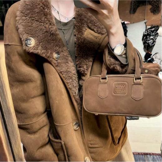 【L*OEWE秀场同款】双面穿焦糖玛奇朵麂皮绒皮毛一体外套A054008（下单3-7天发货） 商品图2