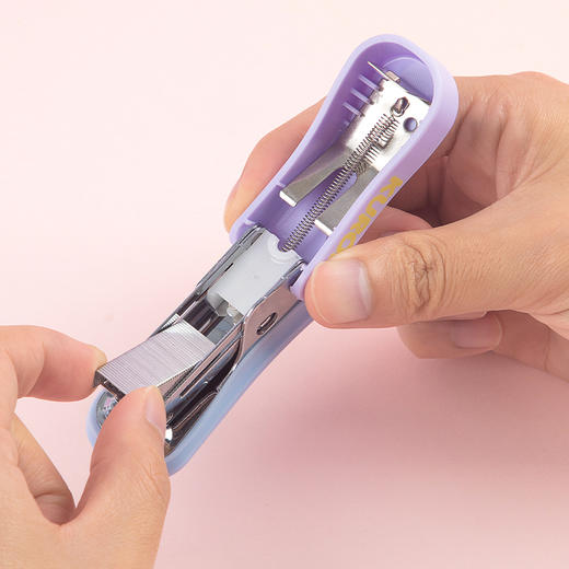 广博三丽鸥正版授权订书机小号送480枚订书钉 商品图4