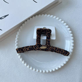 秋冬氛围感豹纹绒面抓夹-纪念日百货门店同款168643641