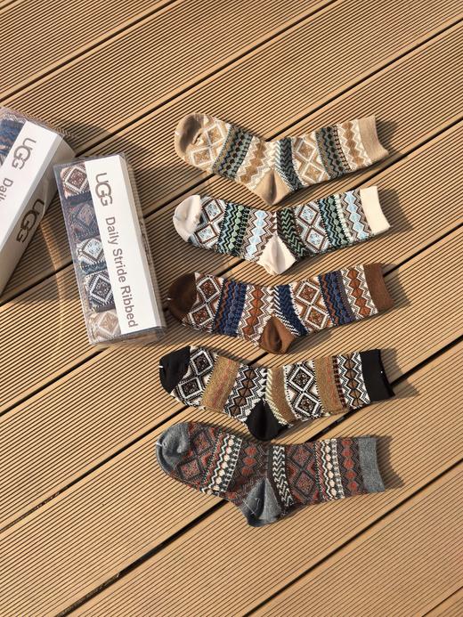 .一盒5双。原盒！ 秋冬UGG民族风长筒袜 男女同款  秋冬复古款，男女同款，尺码35-42码 商品图0